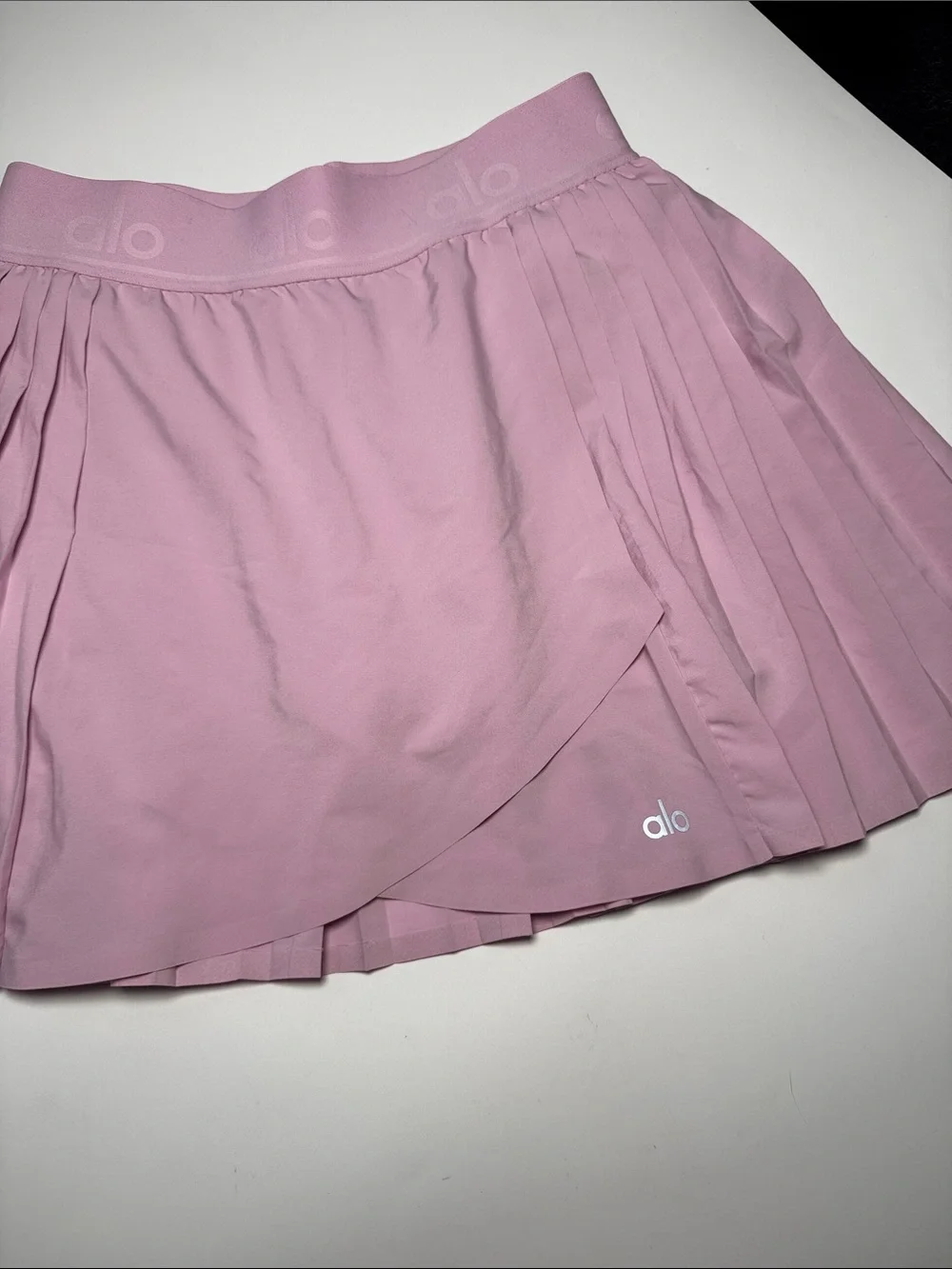 ALO Yoga Pleated Skater Tennis Skirt in Dusty Pink